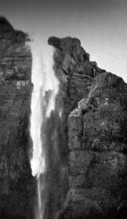 One of The Thousand Falls.
Photo: Byron Harmon, 1911