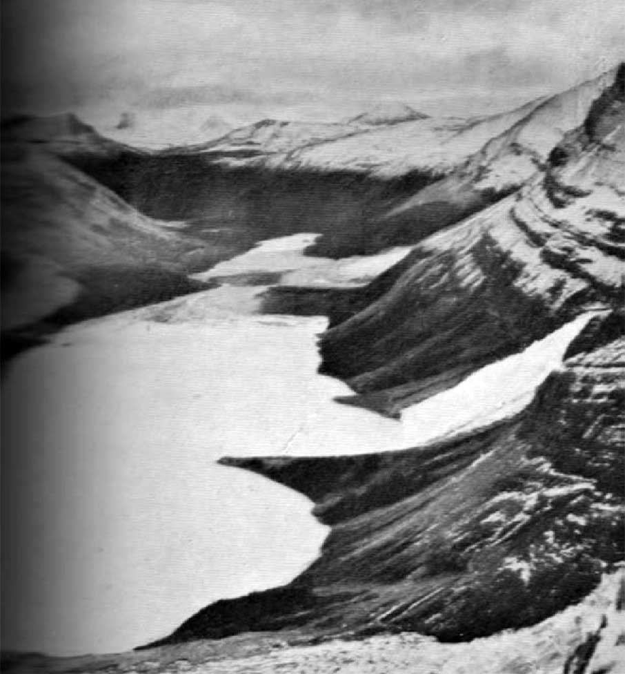 Shows forefoot of Robson Glacier sending its waters northward to Lake Adolphus and southward to Berg Lake. The Great Divide lies between. Photo: Rev G.B. Kinney, 1908