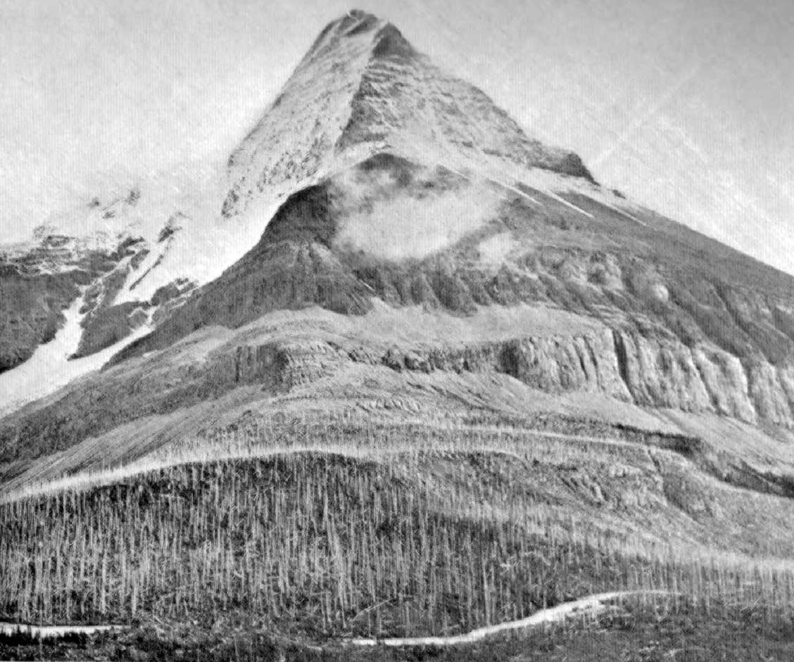 North-Western face of Mt. Robson from upper plateau of the Grand Forks. 
Photo: A. L. Mumm, 1909