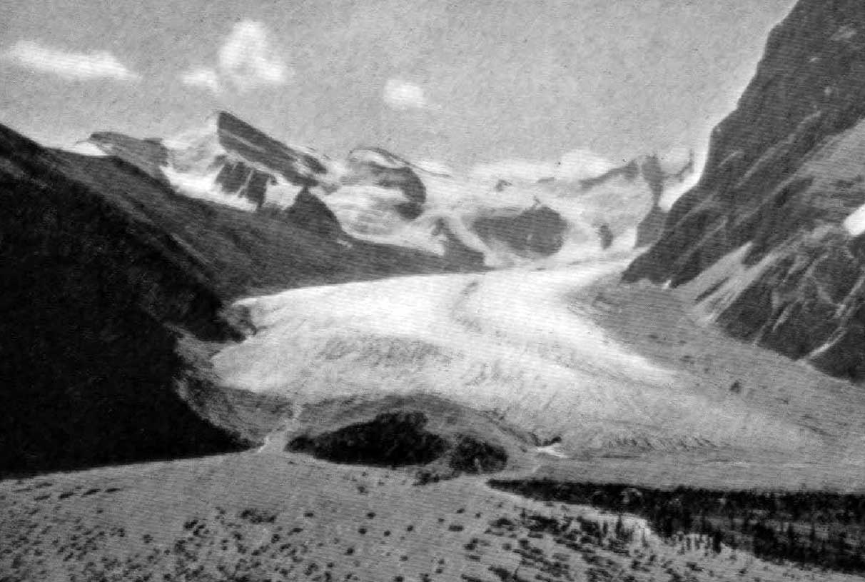 The Robson Glacier and Pass showing streams flowing east and west. 
Photo: P.L. Tait, 1913